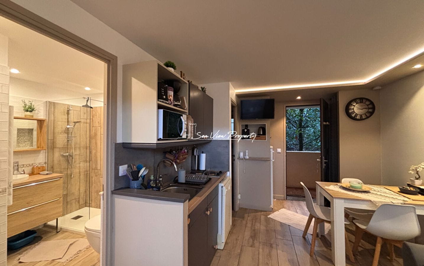 A vendre appartement 2 pieces + cabine + parking prive residence avec piscine tennis aux Issambres Image 0