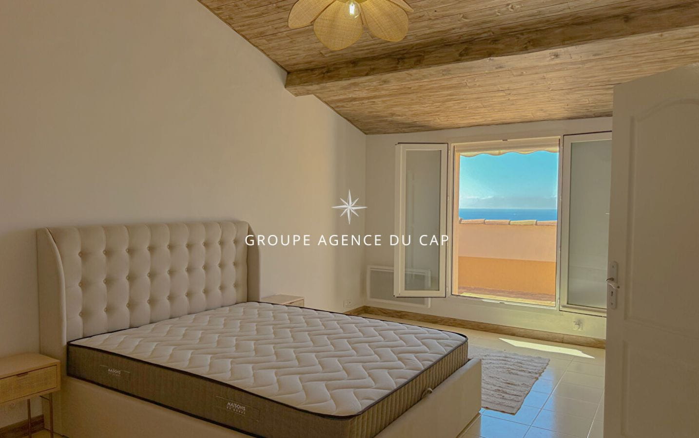 VILLA RÉNOVÉE AVEC VUE MER 230M2 4 CHAMBRES PISCINE GARAGE ET BOULODROME, AUX ISSAMBRES Image 11