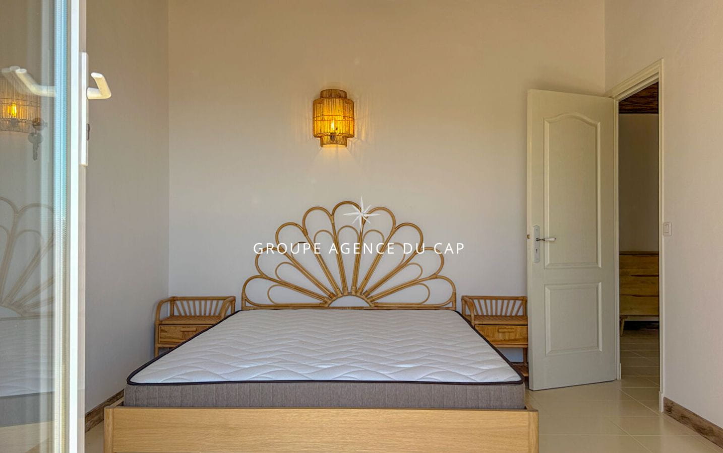 VILLA RÉNOVÉE AVEC VUE MER 230M2 4 CHAMBRES PISCINE GARAGE ET BOULODROME, AUX ISSAMBRES Image 12