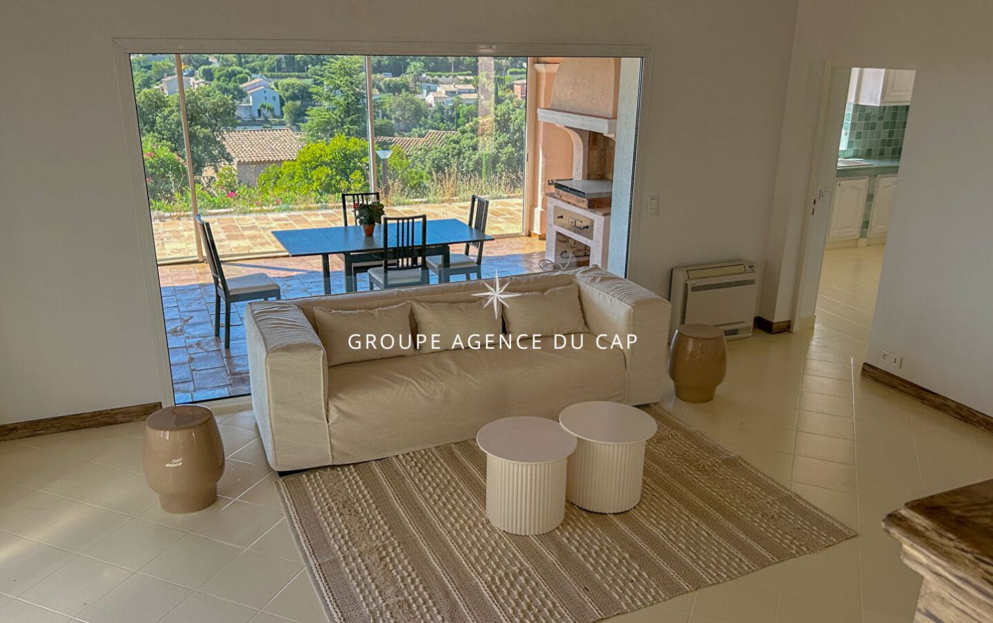 VILLA RÉNOVÉE AVEC VUE MER 230M2 4 CHAMBRES PISCINE GARAGE ET BOULODROME, AUX ISSAMBRES Image 5