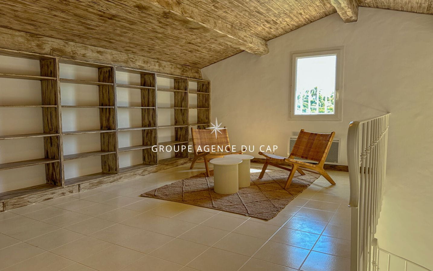 VILLA RÉNOVÉE AVEC VUE MER 230M2 4 CHAMBRES PISCINE GARAGE ET BOULODROME, AUX ISSAMBRES Image 7