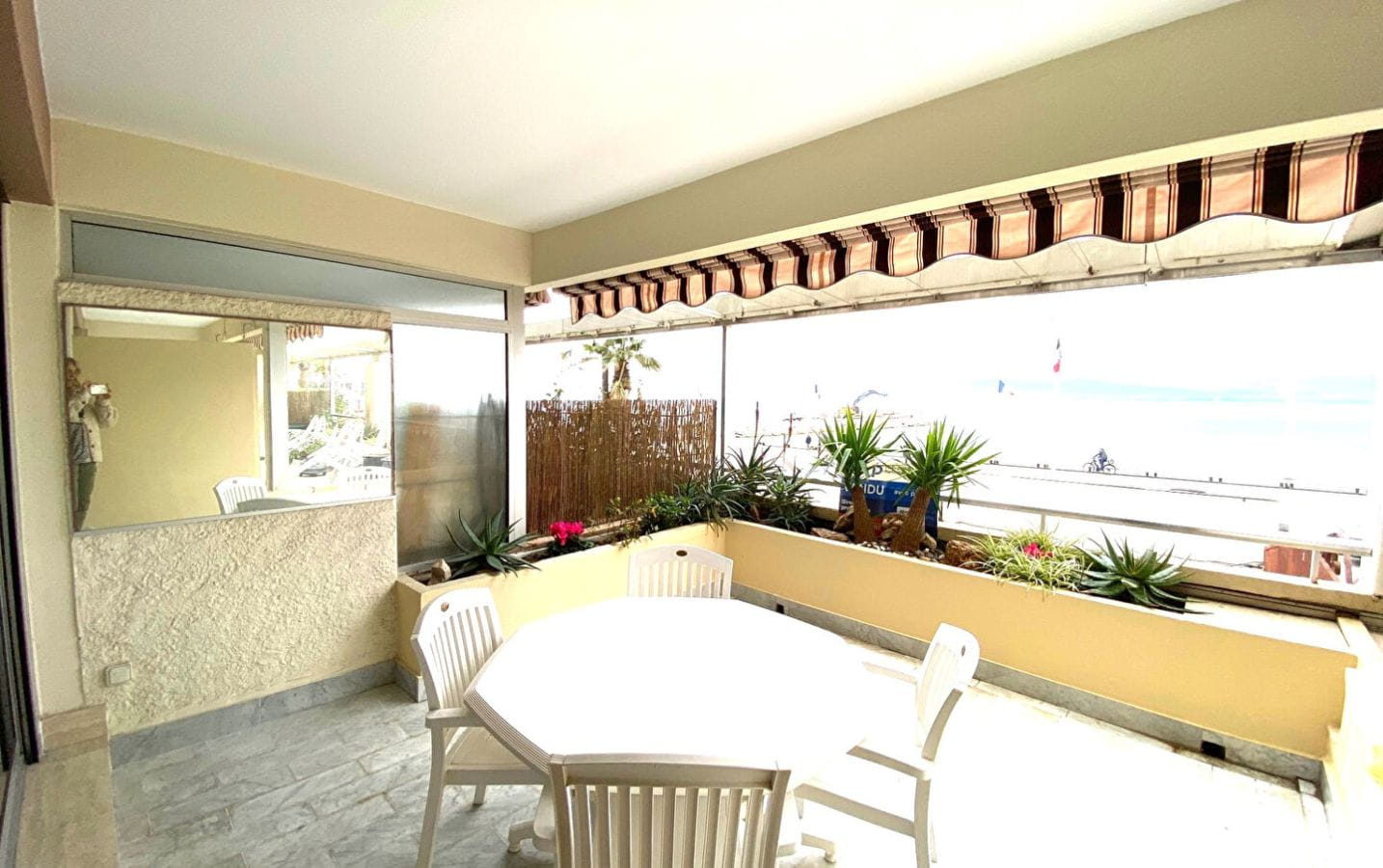 APPARTEMENT BORD DE MER VUE MER TERRASSE CENTRE SAINT RAPHAEL Image 0