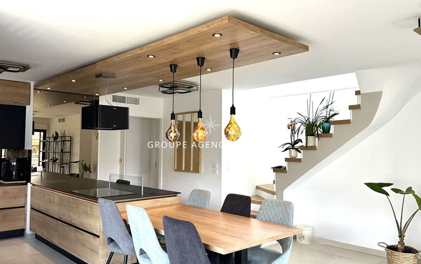 À VENDRE – APPARTEMENT ROOFTOP DE 115M²  AVEC 3 CHAMBRES À PIED DES PLAGES ET DES COMMERCES Image 2