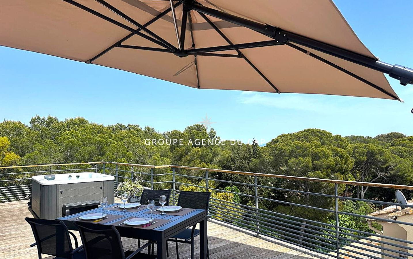 À VENDRE – APPARTEMENT ROOFTOP DE 115M²  AVEC 3 CHAMBRES À PIED DES PLAGES ET DES COMMERCES Image 3