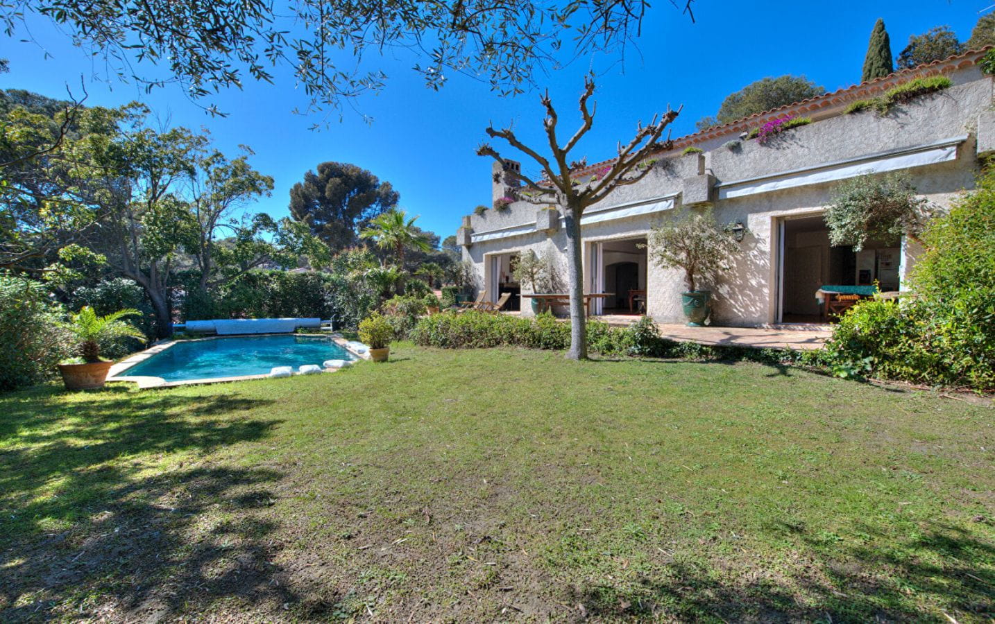 SOUS OFFRE VILLA VUE MER SAINT RAPHAEL PISCINE Image 1