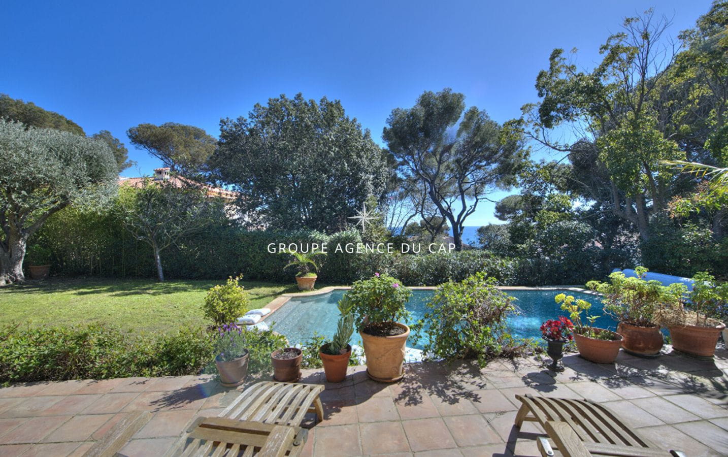 SOUS OFFRE VILLA VUE MER SAINT RAPHAEL PISCINE Image 0