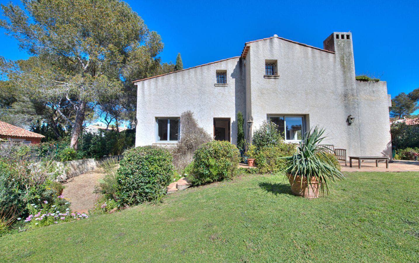 SOUS OFFRE VILLA VUE MER SAINT RAPHAEL PISCINE Image 3