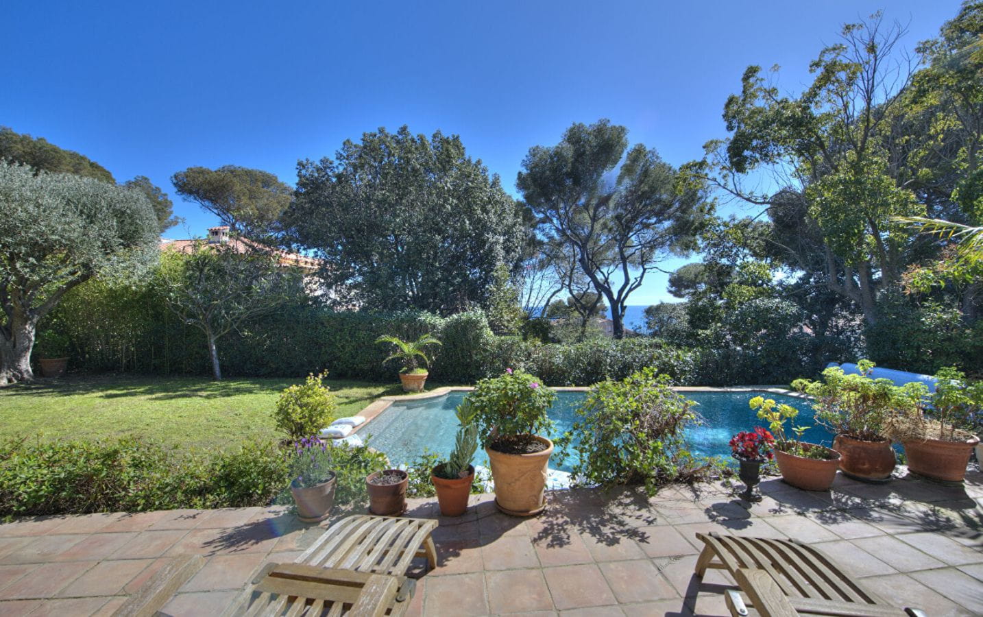 VILLA VUE MER SAINT RAPHAEL PISCINE Image 0
