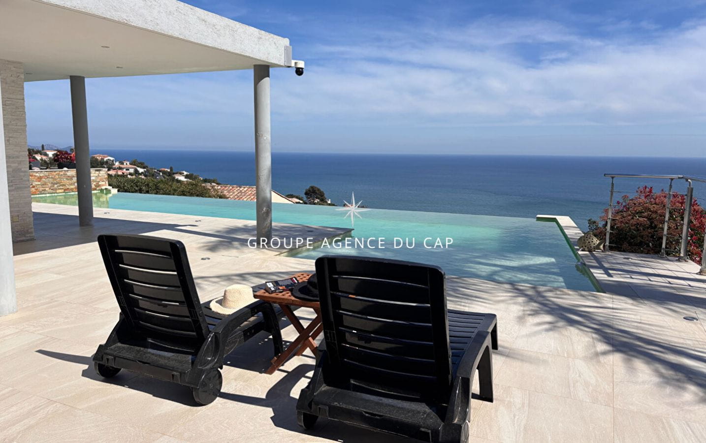 À VENDRE VILLA CONTEMPORAINE 5 CHAMBRES GARAGE DOUBLE PISCINE VUE MER LES ISSAMBRES Image 1