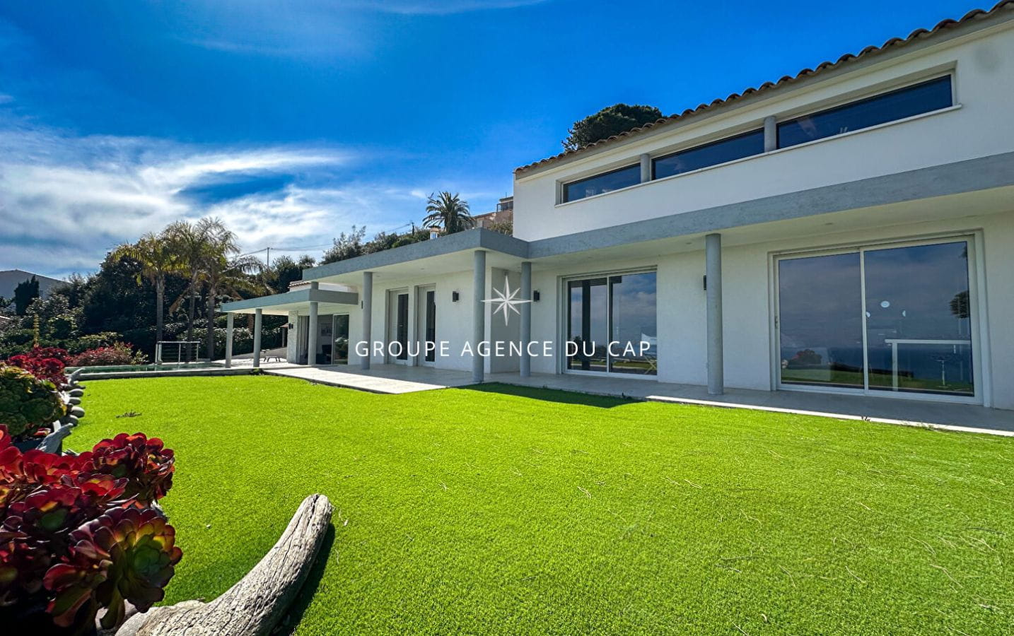 FOR SALE CONTEMPORARY VILLA 5 BEDROOMS DOUBLE GARAGE POOL SEA VIEW LES ISSAMBRES Image 1