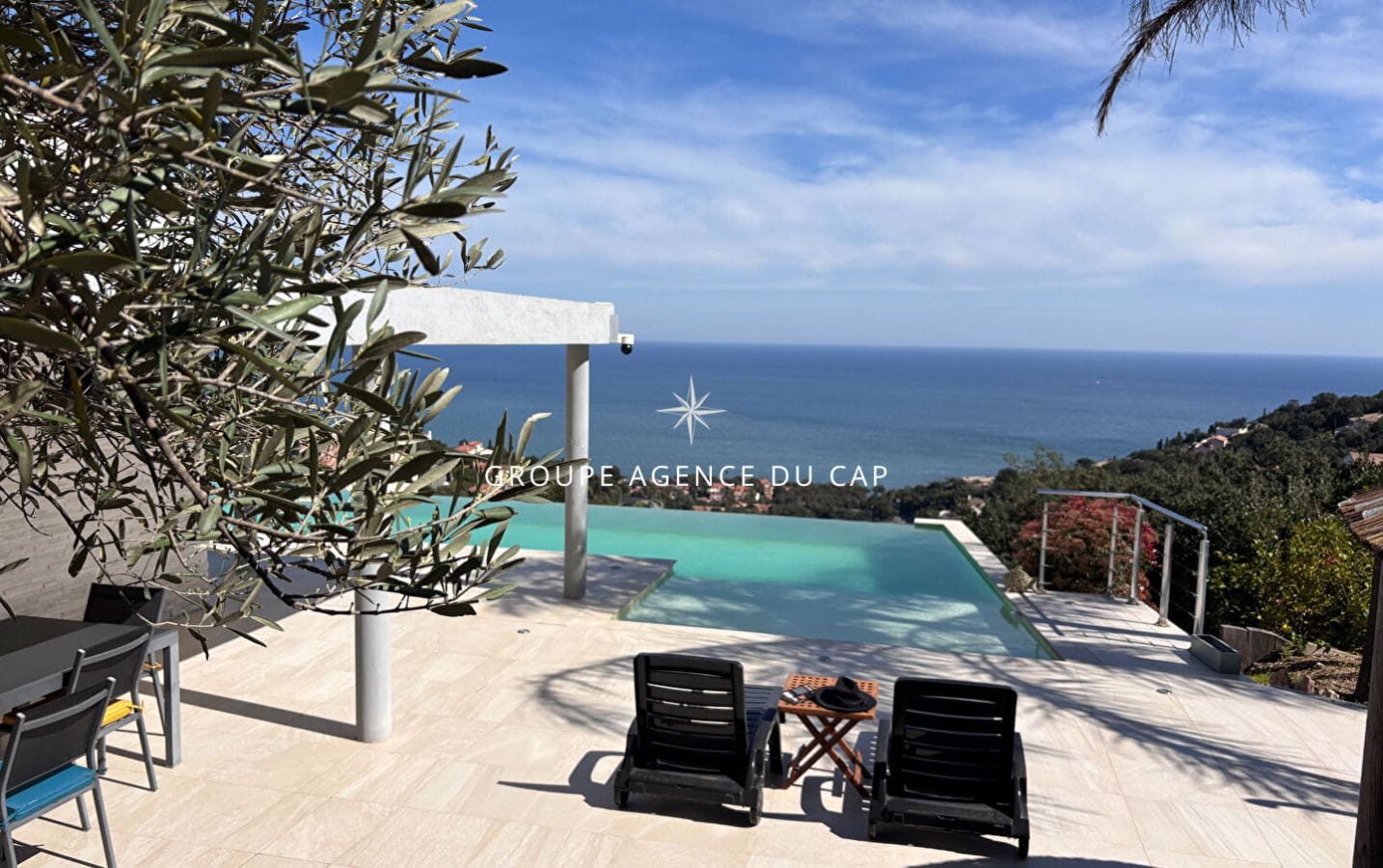 FOR SALE CONTEMPORARY VILLA 5 BEDROOMS DOUBLE GARAGE POOL SEA VIEW LES ISSAMBRES Image 0