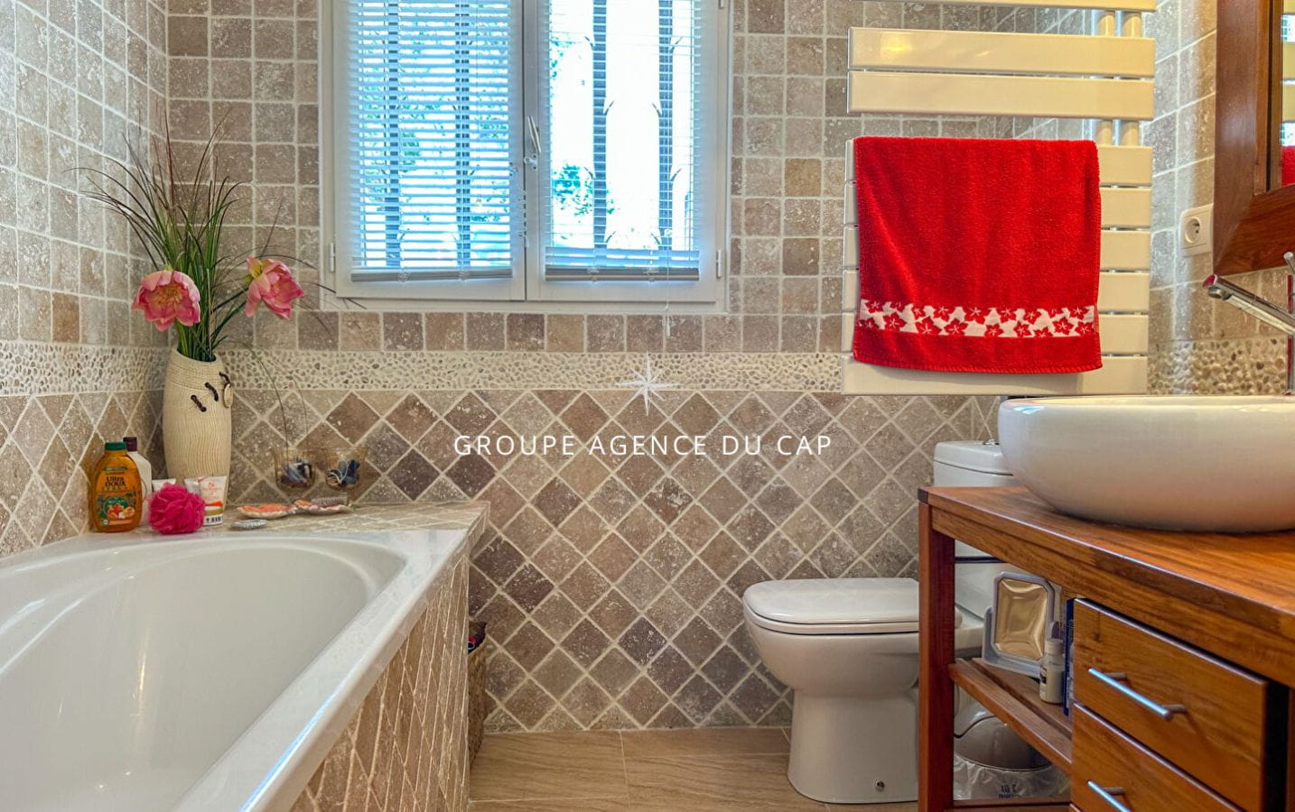 FOR SALE CONTEMPORARY VILLA 5 BEDROOMS DOUBLE GARAGE POOL SEA VIEW LES ISSAMBRES Image 7