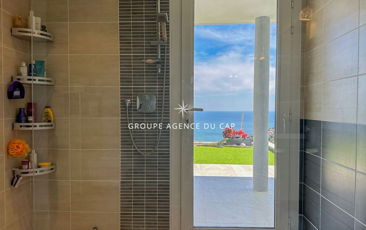 FOR SALE CONTEMPORARY VILLA 5 BEDROOMS DOUBLE GARAGE POOL SEA VIEW LES ISSAMBRES Image 9