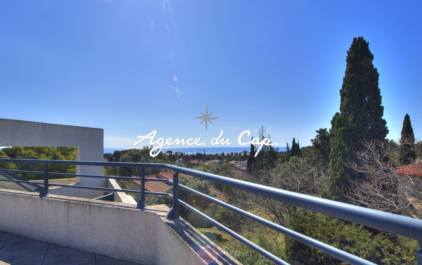 SAINT RAPHAEL APPARTEMENT  VUE MER Image 3