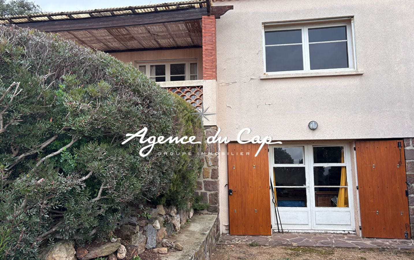 FOR SALE VILLA WITH PANORAMIC SEA VIEW OF THE GULF OF ST TROPEZ, GARAGE, LES ISSAMBRES Image 10