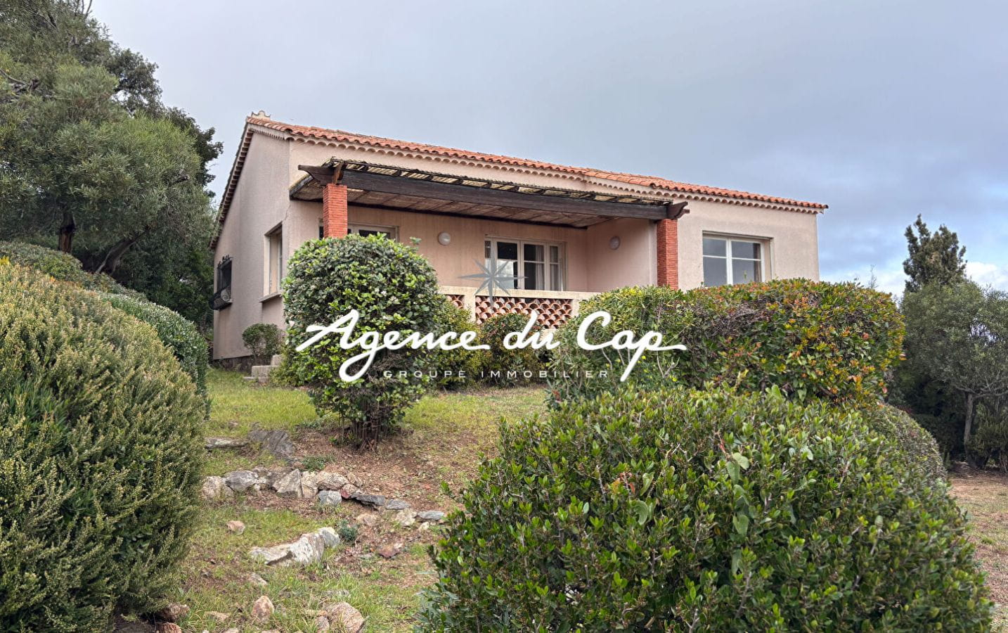 FOR SALE VILLA WITH PANORAMIC SEA VIEW OF THE GULF OF ST TROPEZ, GARAGE, LES ISSAMBRES Image 11