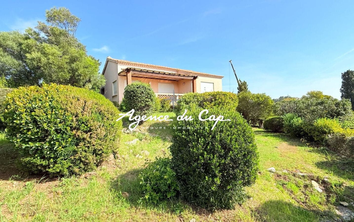 FOR SALE VILLA WITH PANORAMIC SEA VIEW OF THE GULF OF ST TROPEZ, GARAGE, LES ISSAMBRES Image 2