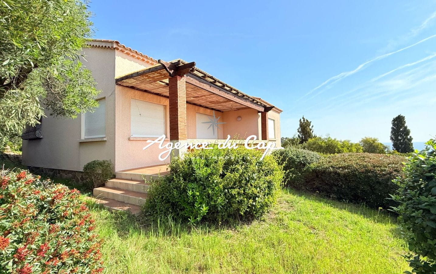 FOR SALE VILLA WITH PANORAMIC SEA VIEW OF THE GULF OF ST TROPEZ, GARAGE, LES ISSAMBRES Image 3