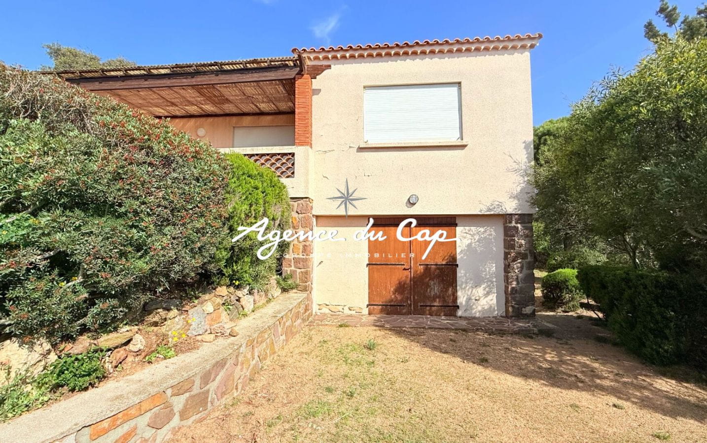 FOR SALE VILLA WITH PANORAMIC SEA VIEW OF THE GULF OF ST TROPEZ, GARAGE, LES ISSAMBRES Image 4