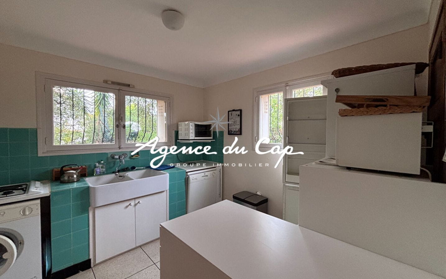 FOR SALE VILLA WITH PANORAMIC SEA VIEW OF THE GULF OF ST TROPEZ, GARAGE, LES ISSAMBRES Image 7