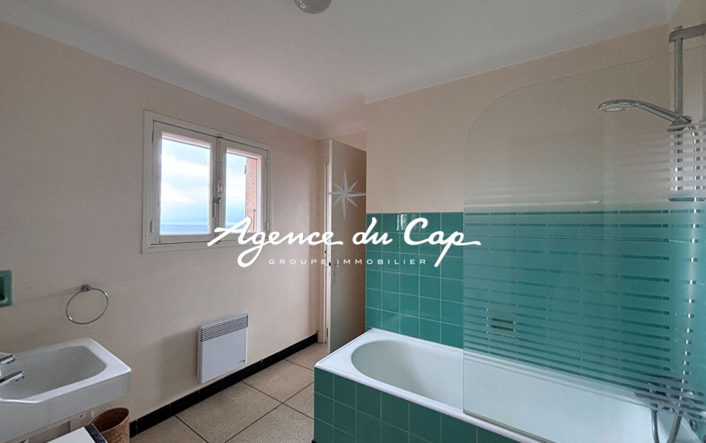 FOR SALE VILLA WITH PANORAMIC SEA VIEW OF THE GULF OF ST TROPEZ, GARAGE, LES ISSAMBRES Image 9