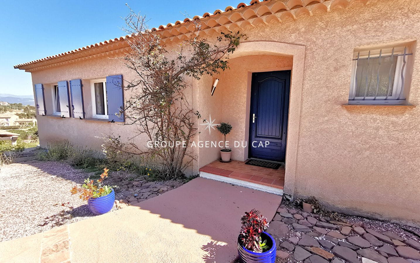 À VENDRE VILLA 10 PIÈCES 7 CHAMBRES DOUBLE SÉJOUR GARAGE SALLE DE JEUX PISCINE VUE MER PANORAMIQUE À SAINT AYGULF Image 12