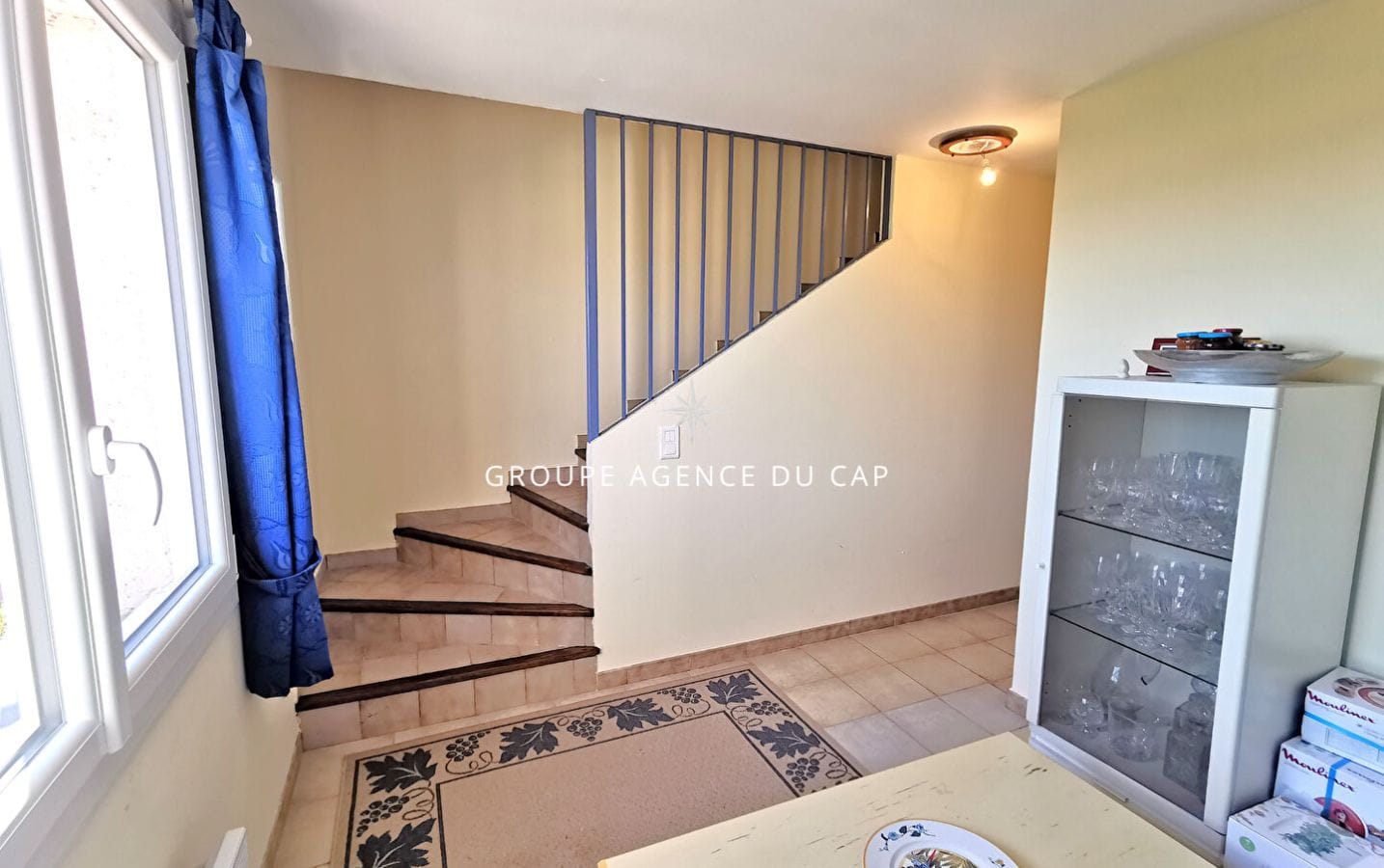 À VENDRE VILLA 10 PIÈCES 7 CHAMBRES DOUBLE SÉJOUR GARAGE SALLE DE JEUX PISCINE VUE MER PANORAMIQUE À SAINT AYGULF Image 7