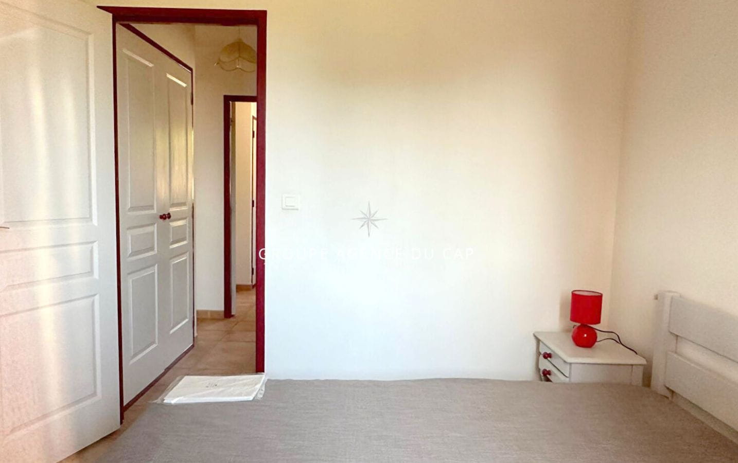 VILLA DE VACANCES AVEC 20 LOGEMENTS EN BORD DE MER TENNIS ET PISCINE, AUX ISSAMBRES Image 12