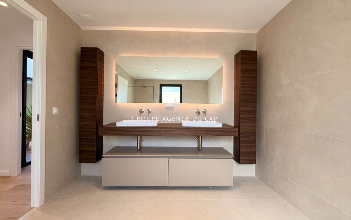 PROPERTY WITH PANORAMIC SEA VIEW, 7 BEDROOMS, POOL, TRIPLE GARAGE, IN LES ISSAMBRES Image 14