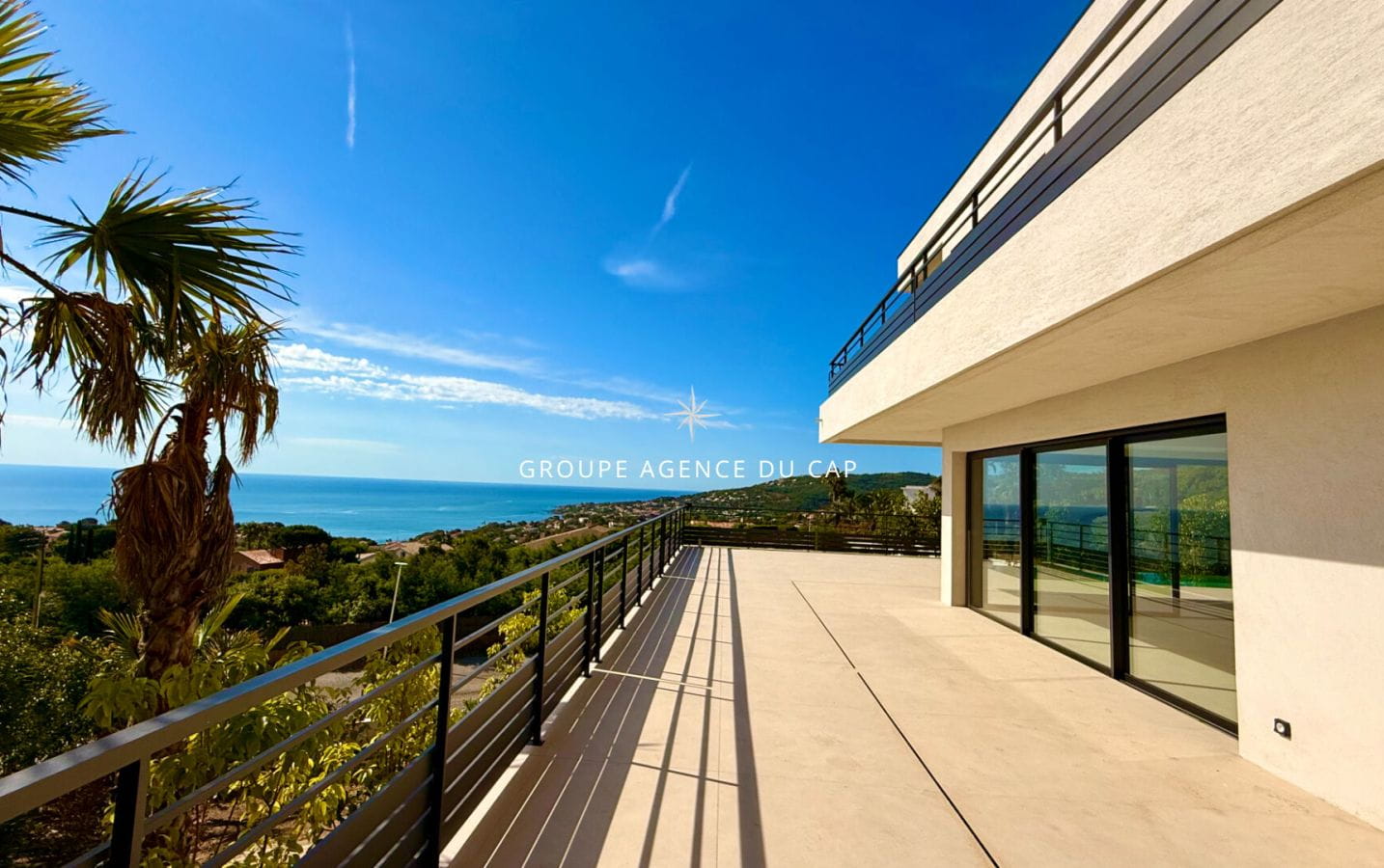 PROPERTY WITH PANORAMIC SEA VIEW, 7 BEDROOMS, POOL, TRIPLE GARAGE, IN LES ISSAMBRES Image 0