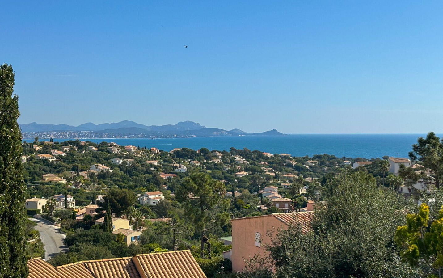 FOR SALE VILLA TO RENOVATE SEA VIEW 6 ROOMS POOL GARAGE LES ISSAMBRES Image 0