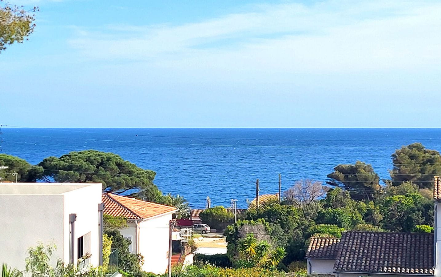 VILLA DE 260M2 AVEC VUE MER PISCINE JACUZZI,A 300 METRES DES PLAGES DES ISSAMBRES Image 1