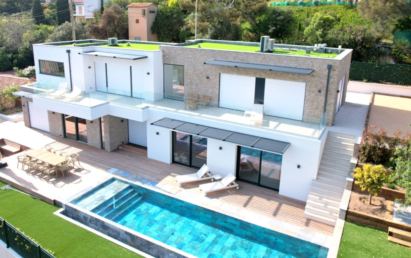 VILLA DE 260M2 AVEC VUE MER PISCINE JACUZZI,A 300 METRES DES PLAGES DES ISSAMBRES Image 0