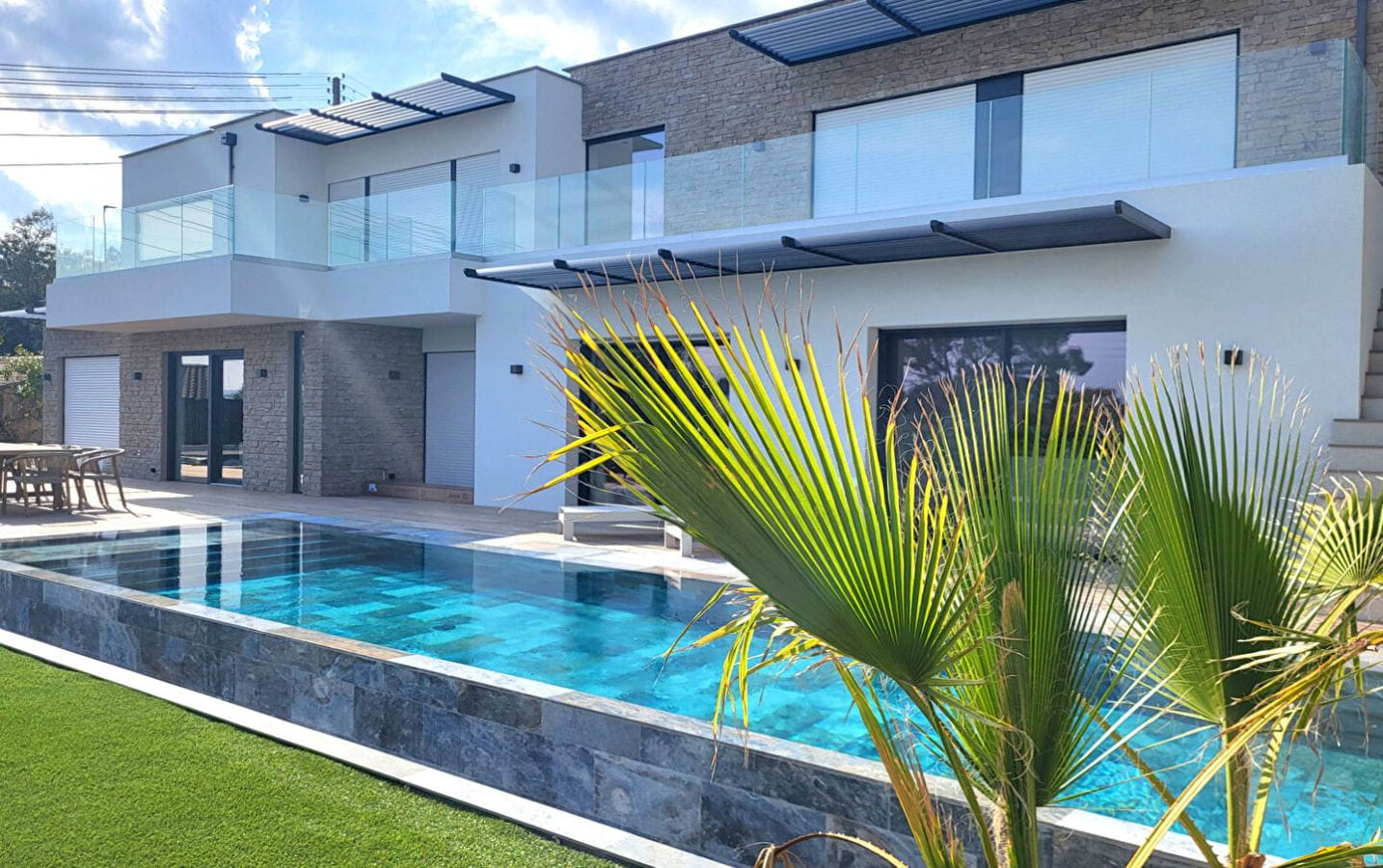 VILLA DE 260M2 AVEC VUE MER PISCINE JACUZZI,A 300 METRES DES PLAGES DES ISSAMBRES Image 5