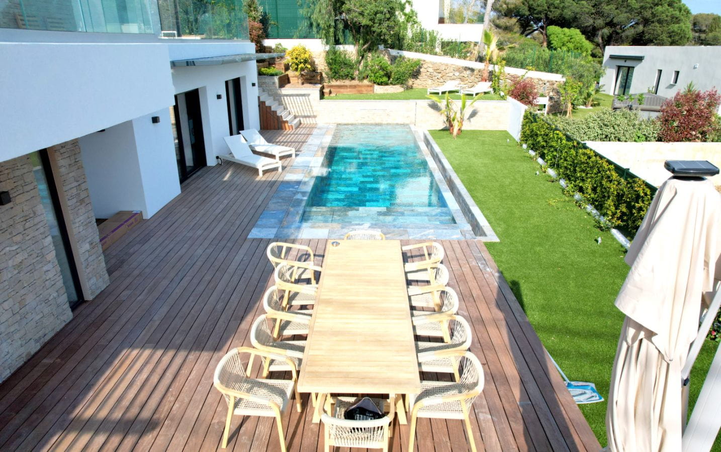 VILLA DE 260M2 AVEC VUE MER PISCINE JACUZZI,A 300 METRES DES PLAGES DES ISSAMBRES Image 8