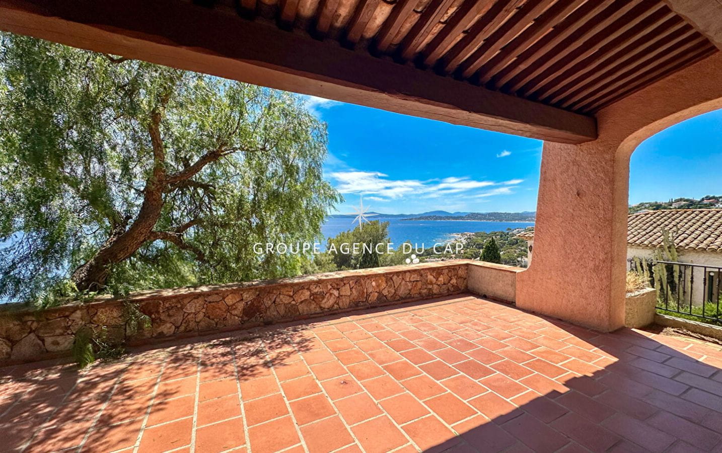UNDER OFFER – LES ISSAMBRES PROVENÇAL VILLA TO RENOVATE WITH PANORAMIC SEA VIEW OVER THE GULF OF SAINT TROPEZ SWIMMING POOL GARAGE Image 3