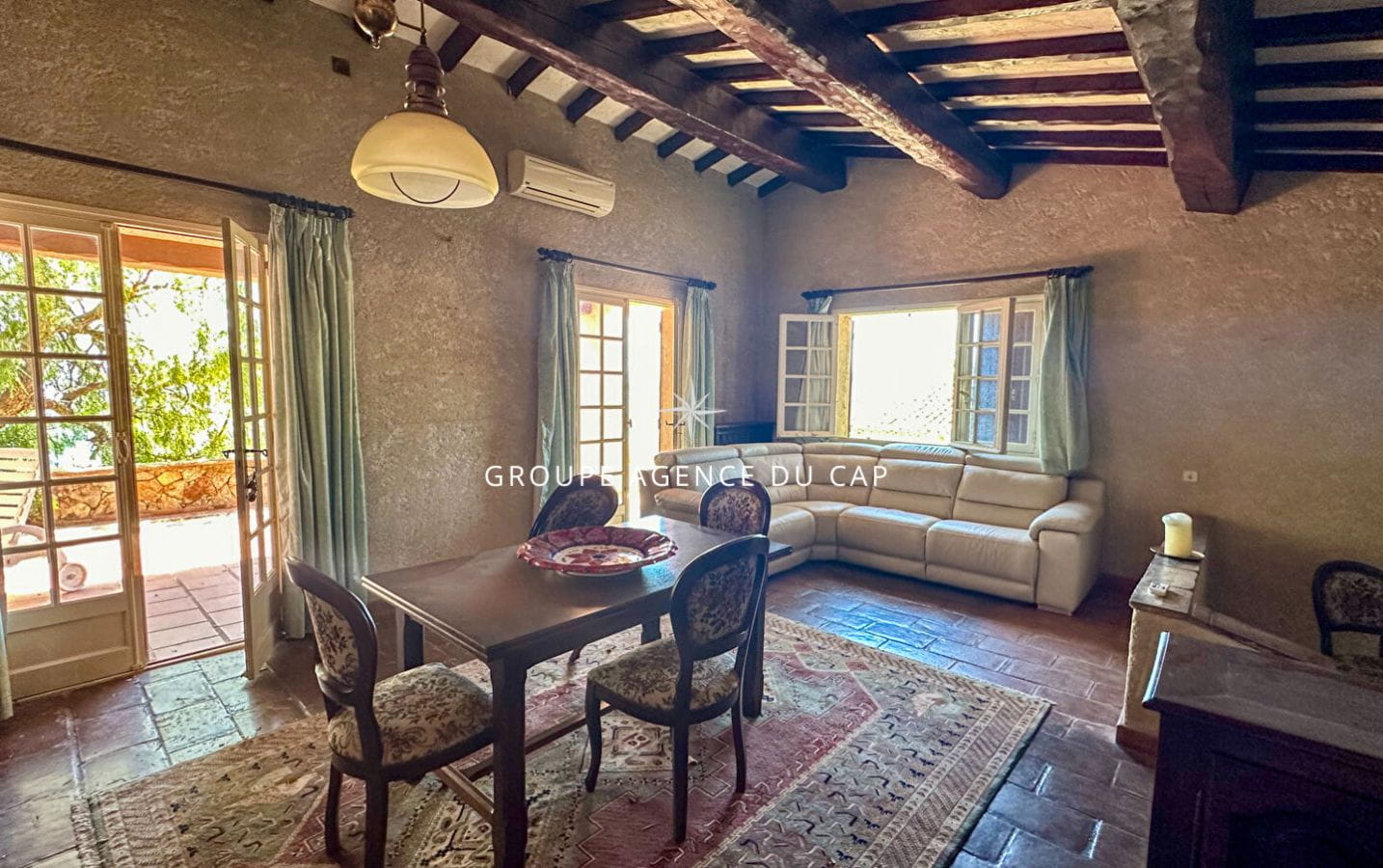 SOUS COMPROMIS -LES ISSAMBRES VILLA PROVENÇALE À RÉNOVER AVEC VUE MER PANORAMIQUE SUR LE GOLFE DE SAINT TROPEZ PISCINE GARAGE Image 4