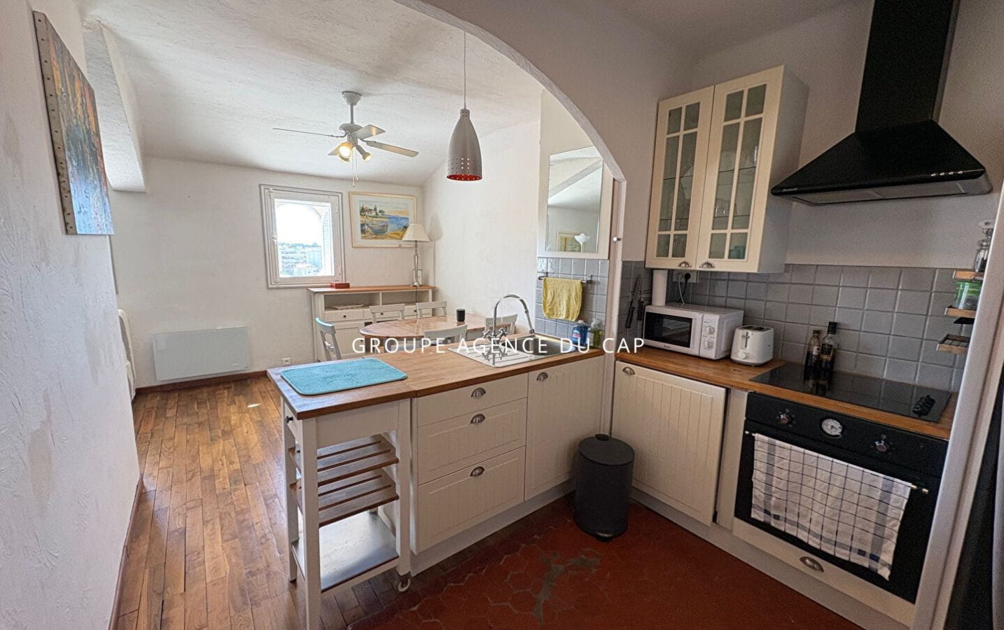 A vendre, à pieds de la plage,  appartement 2 pièces plein centre, 50 m des plages, Saint Raphael Image 1