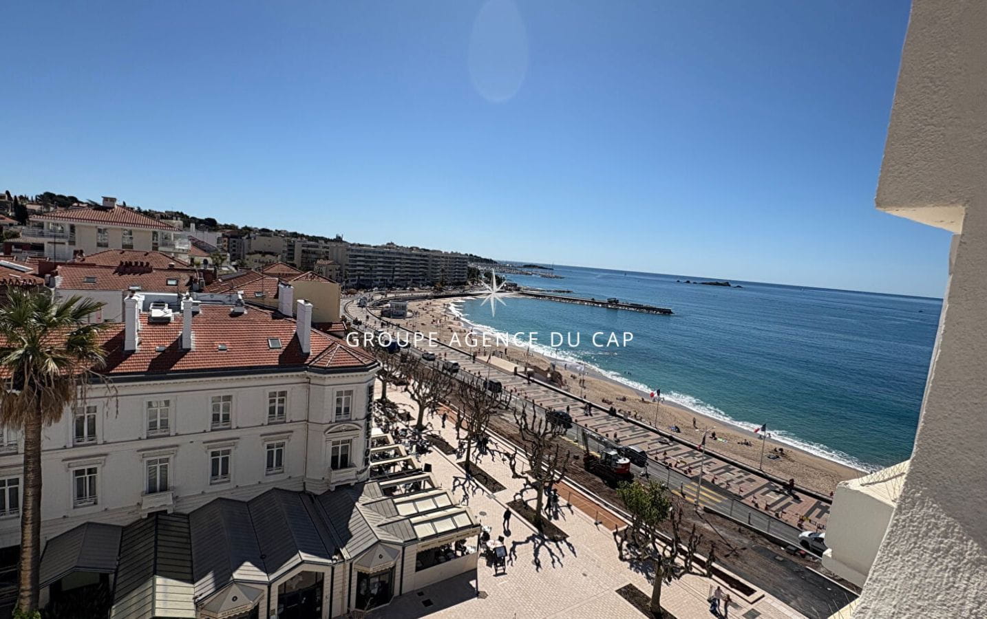 A vendre, à pieds de la plage,  appartement 2 pièces plein centre, 50 m des plages, Saint Raphael Image 0