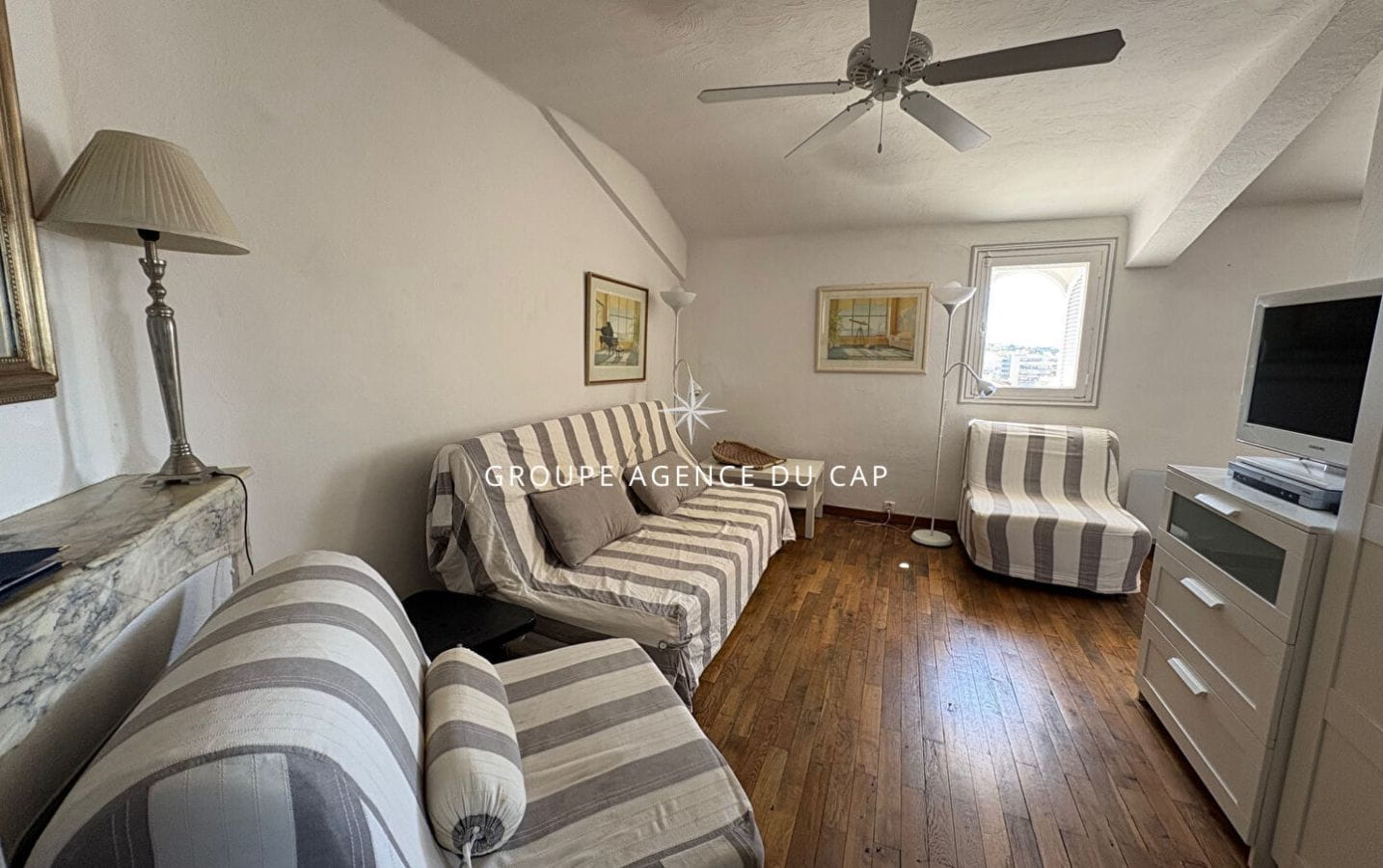 A vendre, à pieds de la plage,  appartement 2 pièces plein centre, 50 m des plages, Saint Raphael Image 2