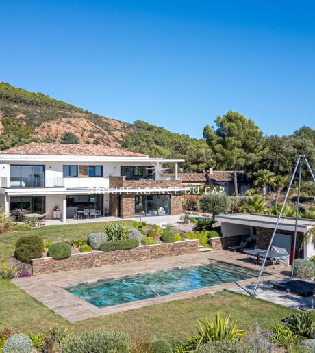 AGAY VUE MER TRES BELLE VILLA CONTEMPORAINE 7 PIECES  5 CHAMBRES PISCINE