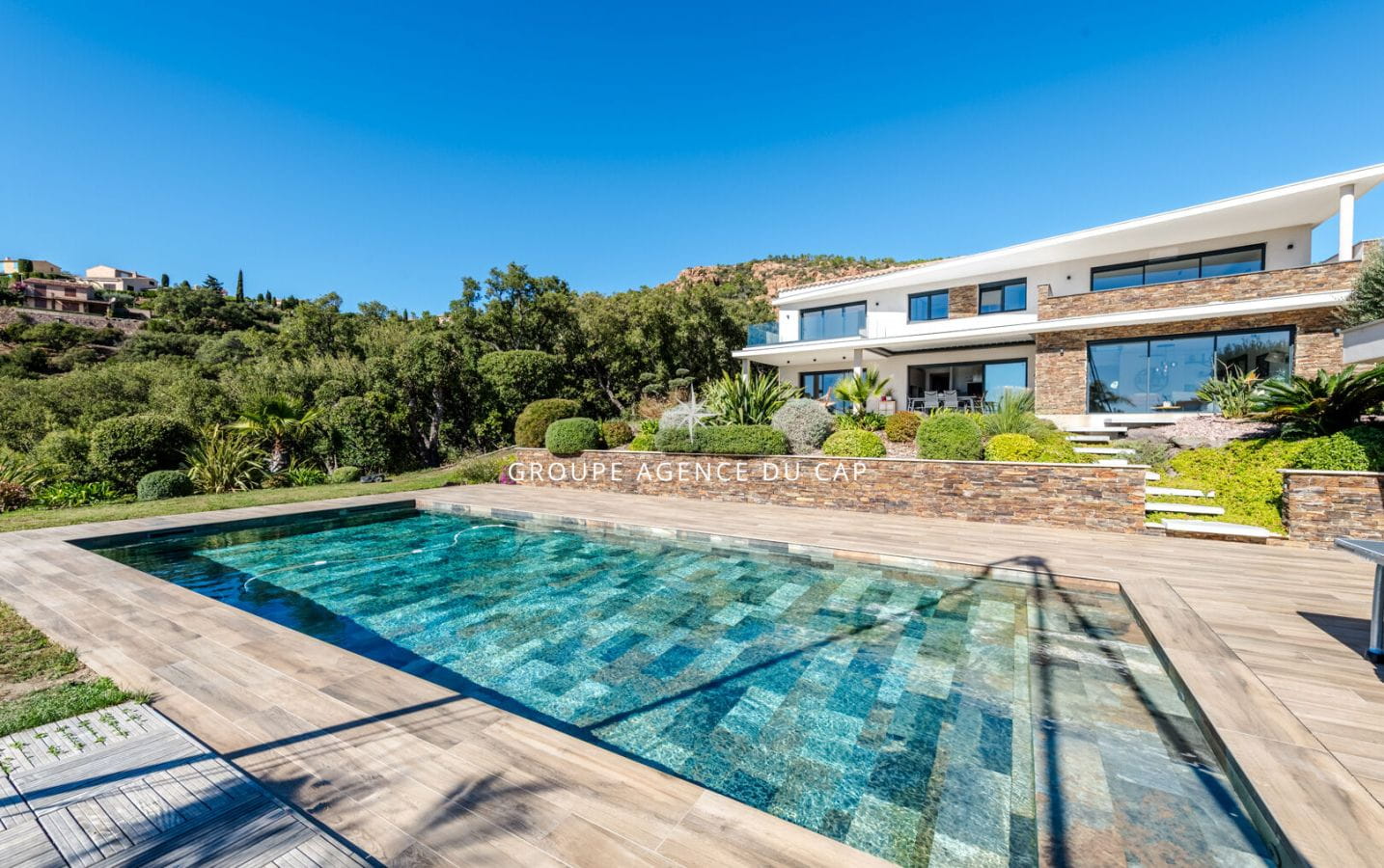 AGAY VUE MER TRES BELLE VILLA CONTEMPORAINE 7 PIECES  5 CHAMBRES PISCINE Image 6