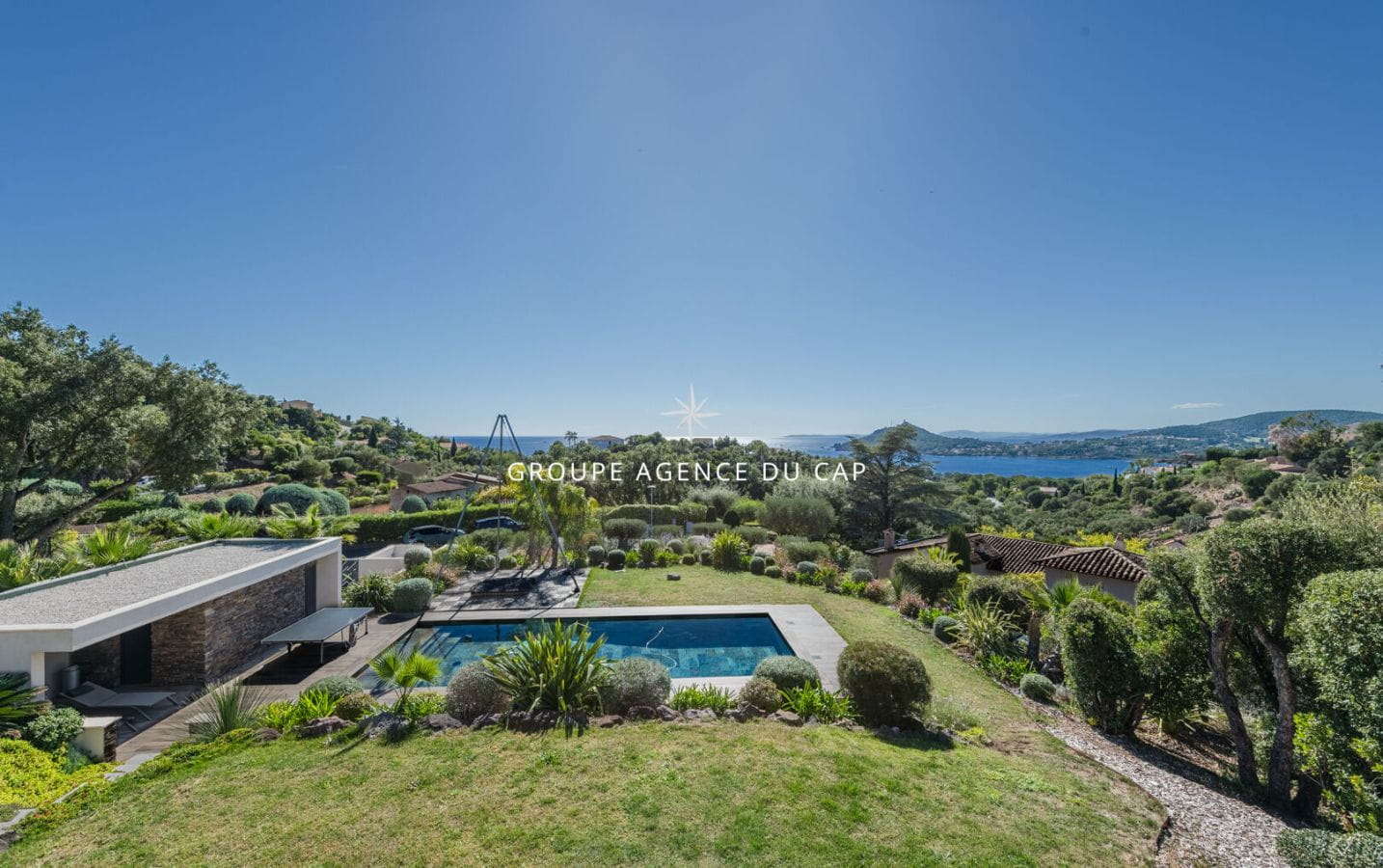 AGAY VUE MER TRES BELLE VILLA CONTEMPORAINE 7 PIECES  5 CHAMBRES PISCINE Image 7