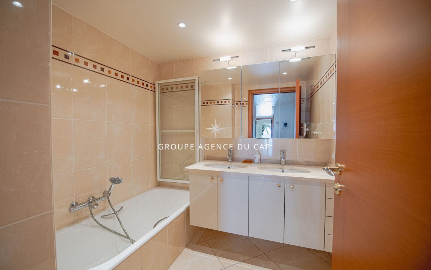 APPARTEMENT VUE MER FREJUS-PLAGES 3 PIECES Image 7