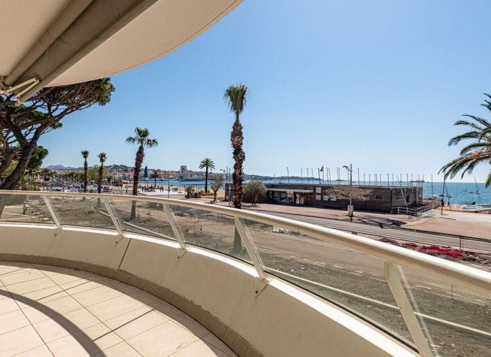 APPARTEMENT VUE MER FREJUS-PLAGES 3 PIECES