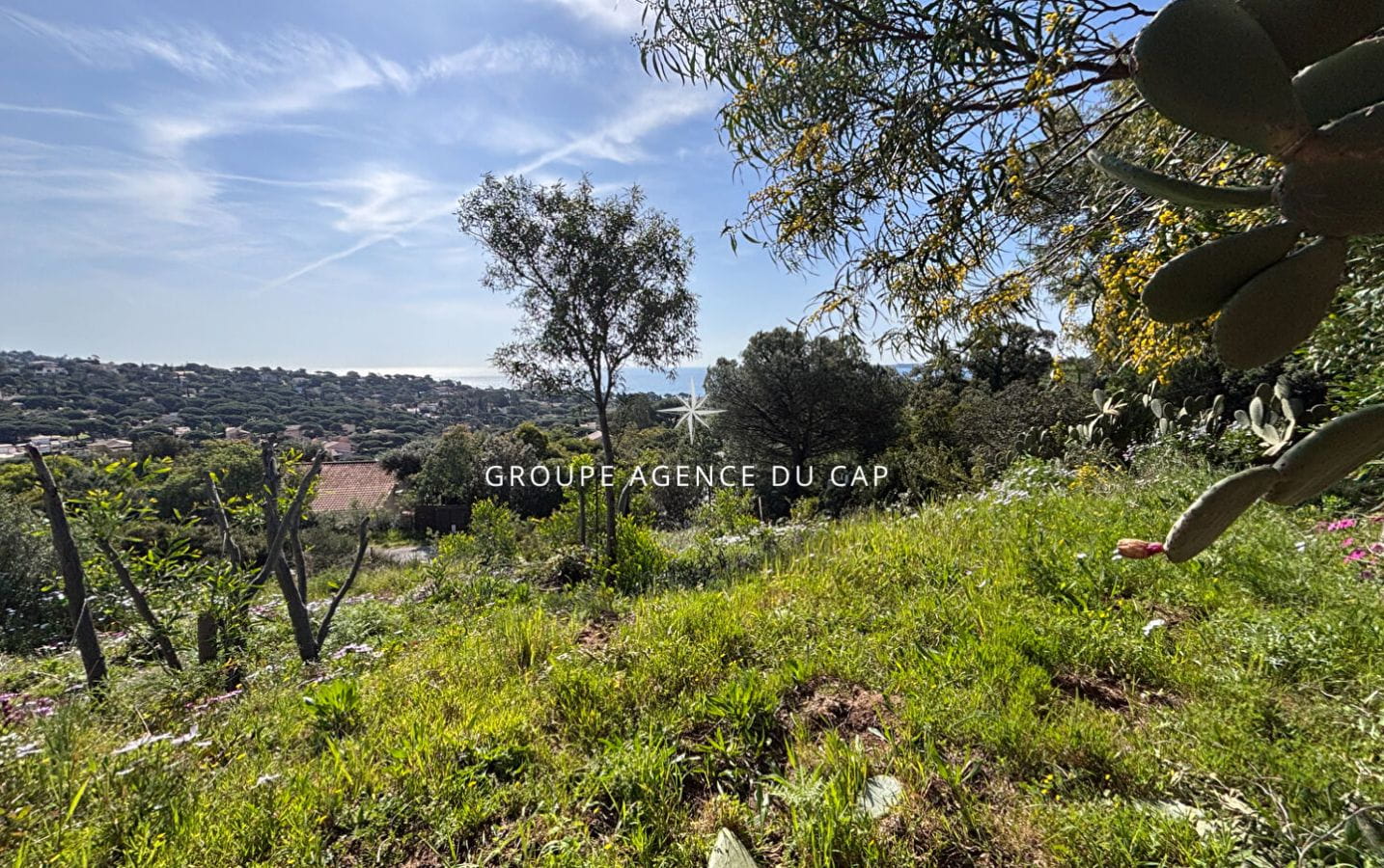 FOR SALE BUILDING LAND WITH SEA VIEW Image 2