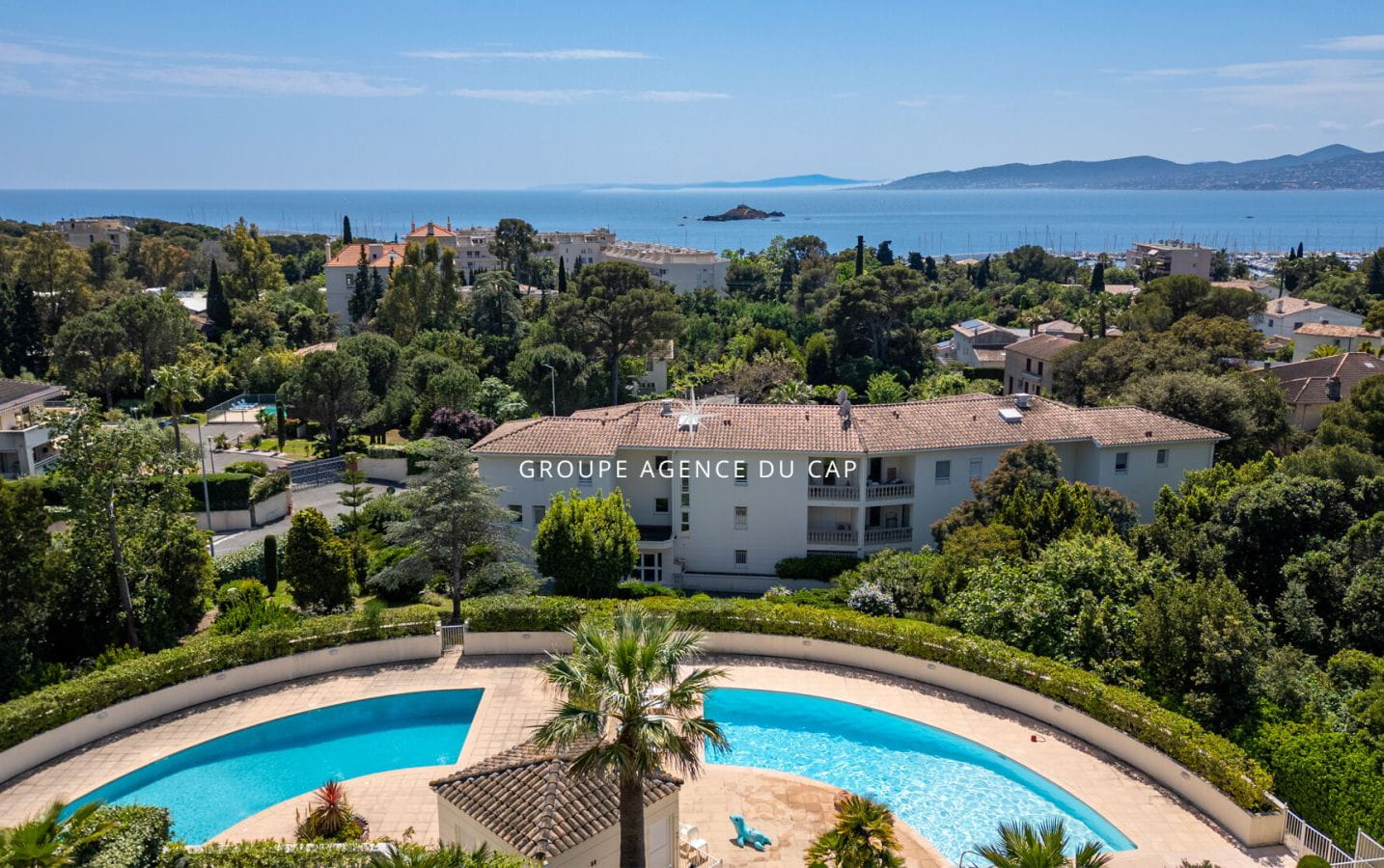 SUPERBE VUE MER APPARTEMENT D’EXCEPTION, 3 CHAMBRES, TERRASSE , PISCINE, A PIED DU PORT SANTA LUCIA SAINT RAPHAEL Image 1
