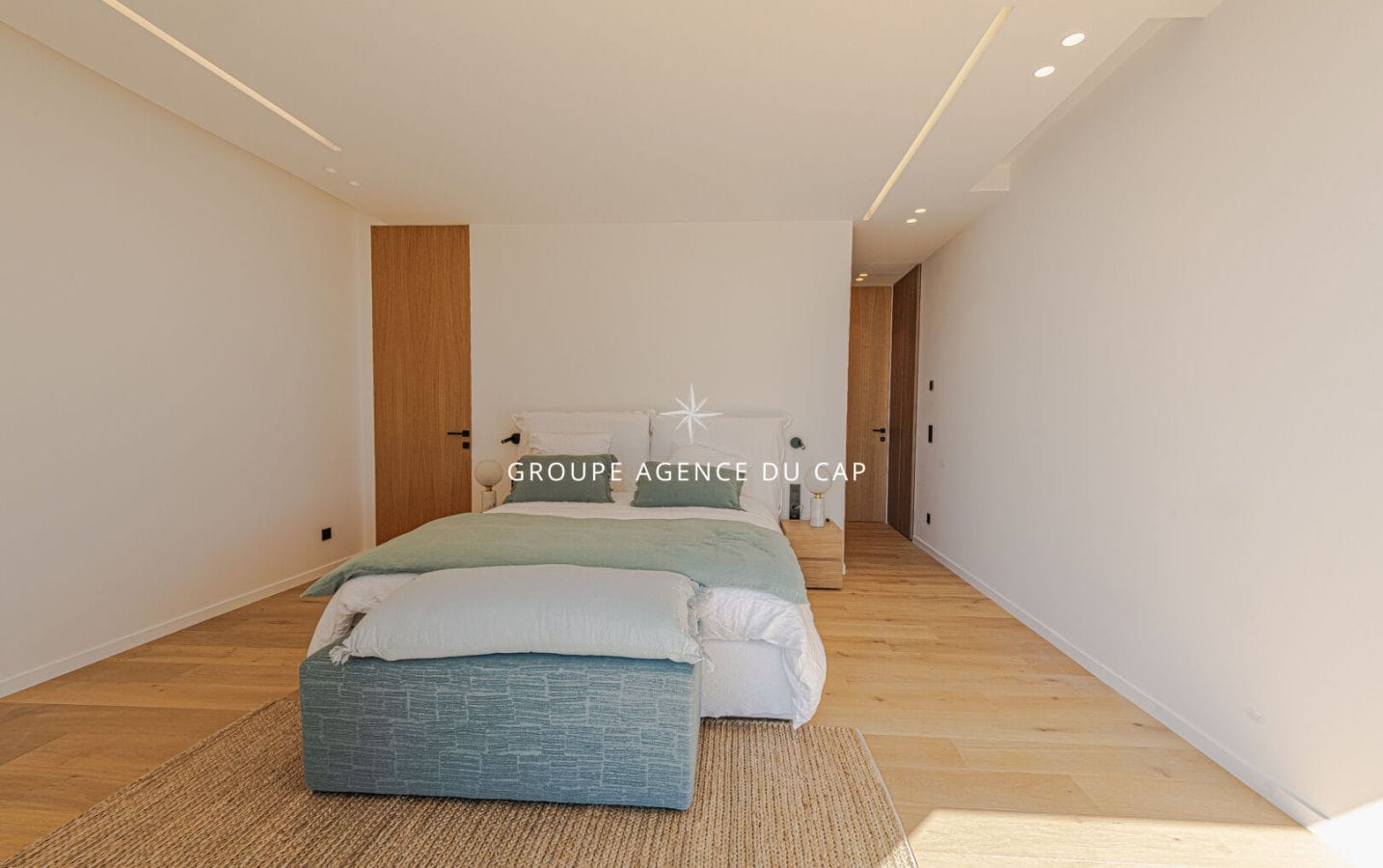 Exceptional contemporary villa? Panoramic sea view? Sainte-Maxime Image 10