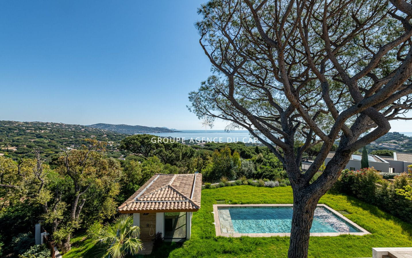 Exceptional contemporary villa? Panoramic sea view? Sainte-Maxime Image 11