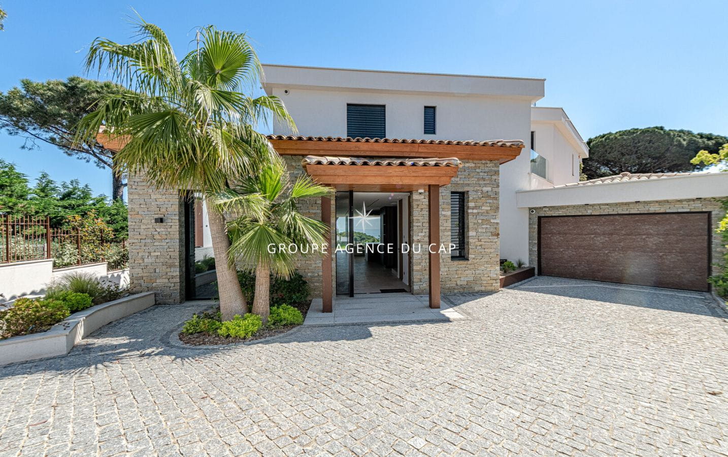 Exceptional contemporary villa? Panoramic sea view? Sainte-Maxime Image 13